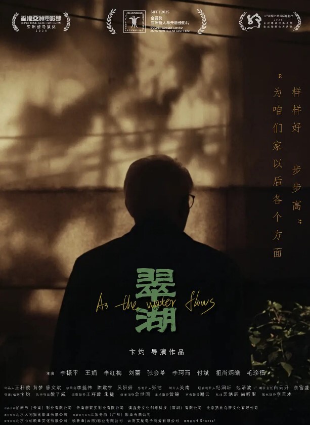疯狂露出_无内大胆游走在街头 - LIBVIO